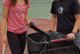students cleanup Prairie Vista tennis courts