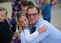 Northpoint Dad drops daughter off for 1st Day of Kindergarten